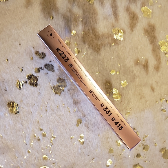 NIB Real Techniques Powder Concealer Highlight - Picture 4 of 5